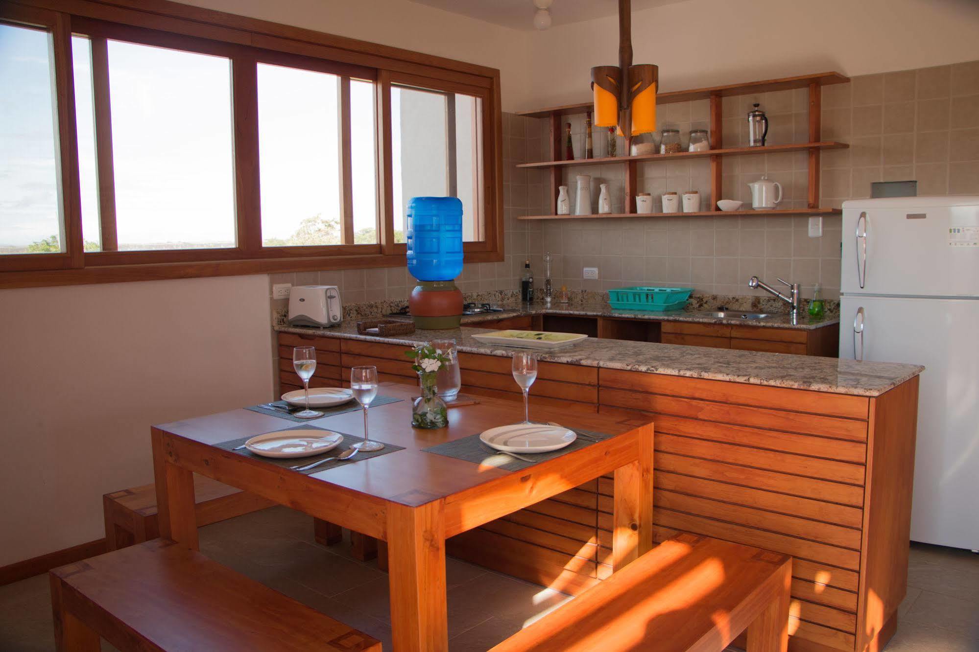 Chez Manany Galapagos Ecolodge Пуерто-Вільяміль Екстер'єр фото