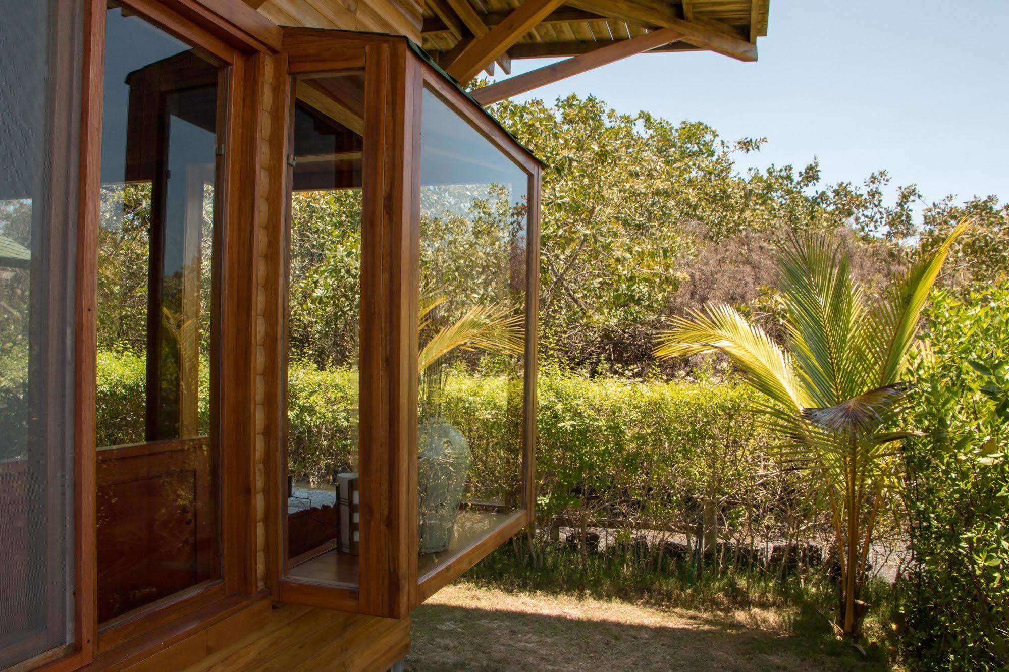 Chez Manany Galapagos Ecolodge Пуерто-Вільяміль Екстер'єр фото